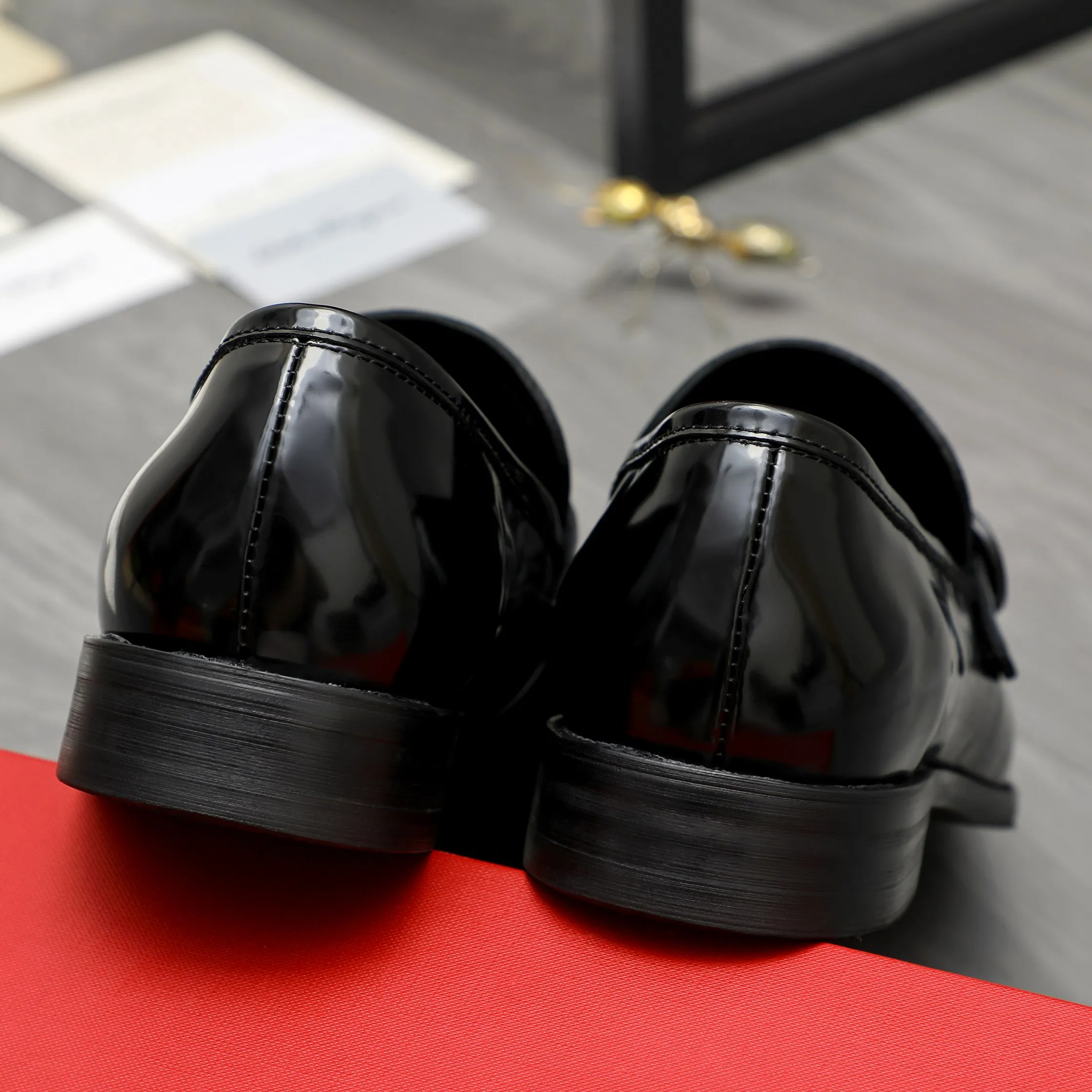 Men's shoes 💰460 Product trademark: Ferragamo "Ferragamo" business slip-on leather shoes Regular size: 39-44 Product materials: Selected high-quality pearlized cowhide stitching upper, cowhide lining, original outsole